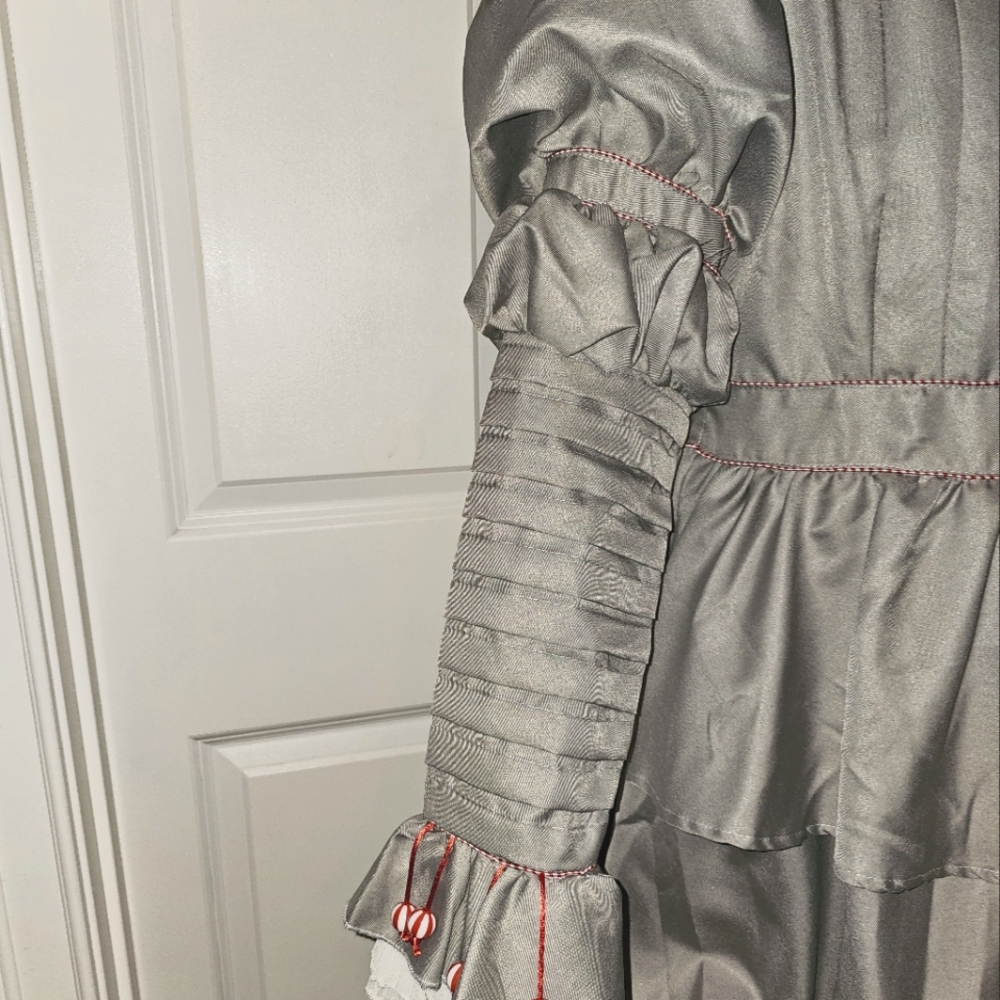 Authentic 2017 IT Pennywise screen worn prop/costume. Excellent quality & condit - Picture 6 of 10